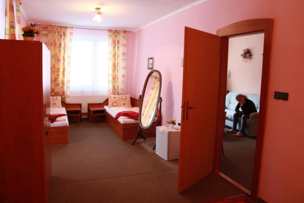 Garni Hotel Anne-Mary Piest'any Phòng bức ảnh
