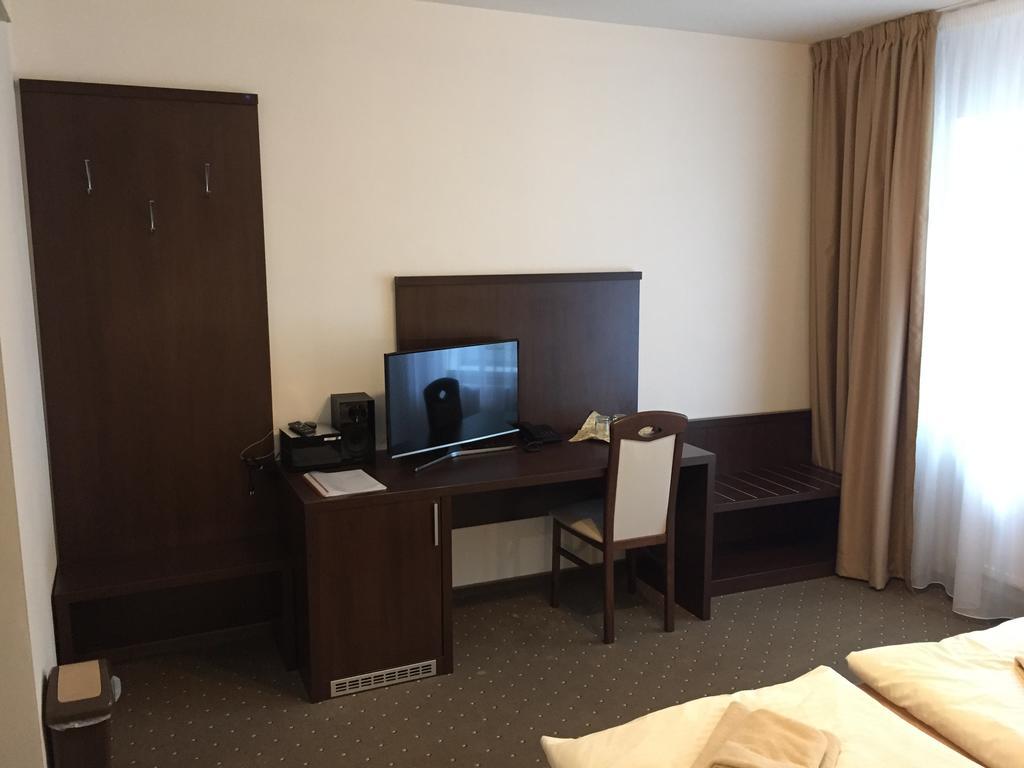 Garni Hotel Anne-Mary Piest'any Ngoại thất bức ảnh