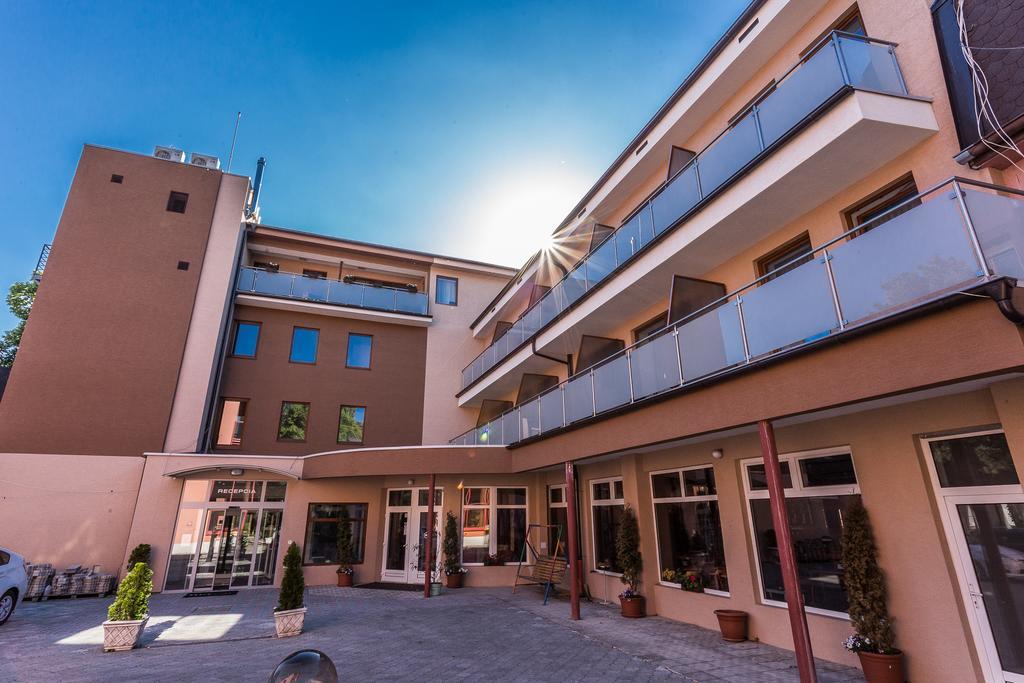 Garni Hotel Anne-Mary Piest'any Ngoại thất bức ảnh