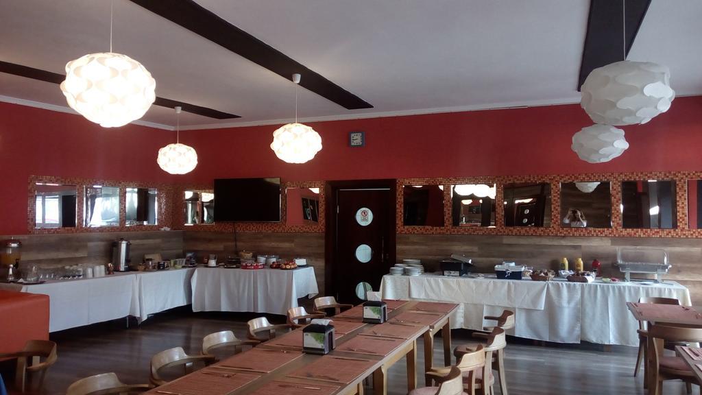 Garni Hotel Anne-Mary Piest'any Ngoại thất bức ảnh